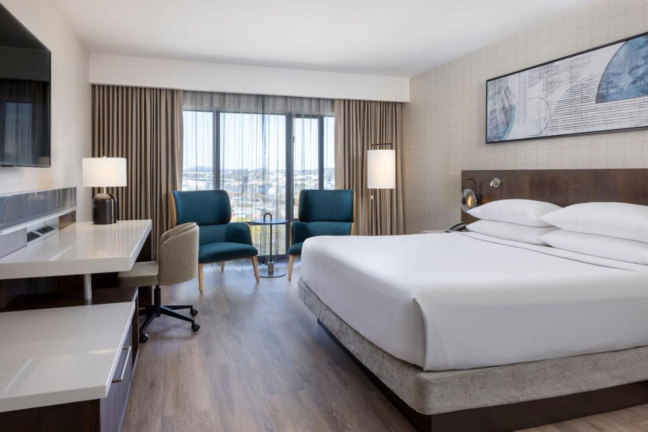 Delta Hotels By Marriott Victoria Ocean Pointe Resort Exterior photo